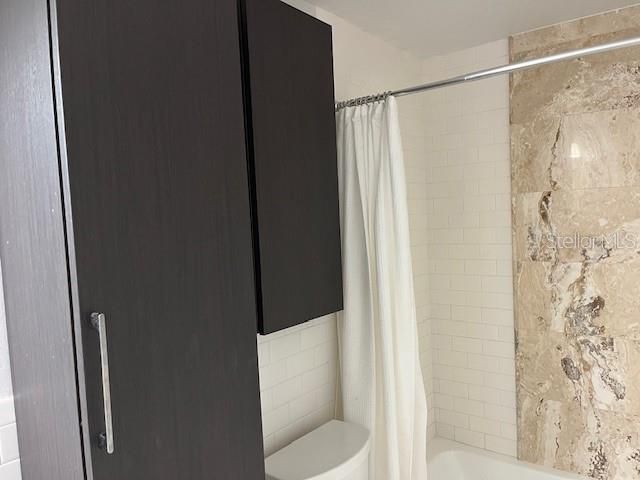 合同活跃: $169,000 (1 贝兹, 1 浴室, 1060 平方英尺)