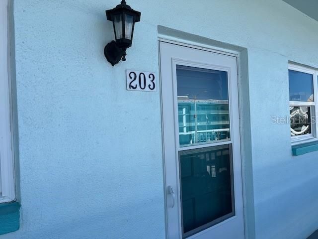 合同活跃: $169,000 (1 贝兹, 1 浴室, 1060 平方英尺)