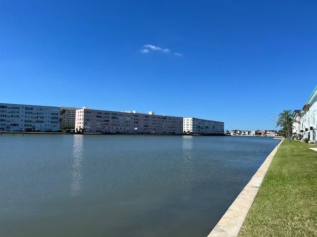 合同活跃: $169,000 (1 贝兹, 1 浴室, 1060 平方英尺)