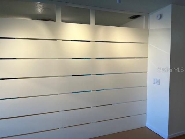 合同活跃: $169,000 (1 贝兹, 1 浴室, 1060 平方英尺)