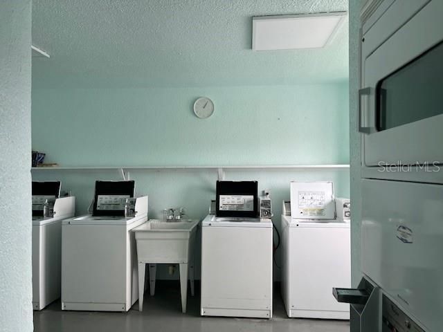 合同活跃: $169,000 (1 贝兹, 1 浴室, 1060 平方英尺)