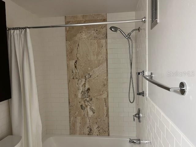 合同活跃: $169,000 (1 贝兹, 1 浴室, 1060 平方英尺)