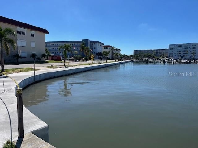 合同活跃: $169,000 (1 贝兹, 1 浴室, 1060 平方英尺)