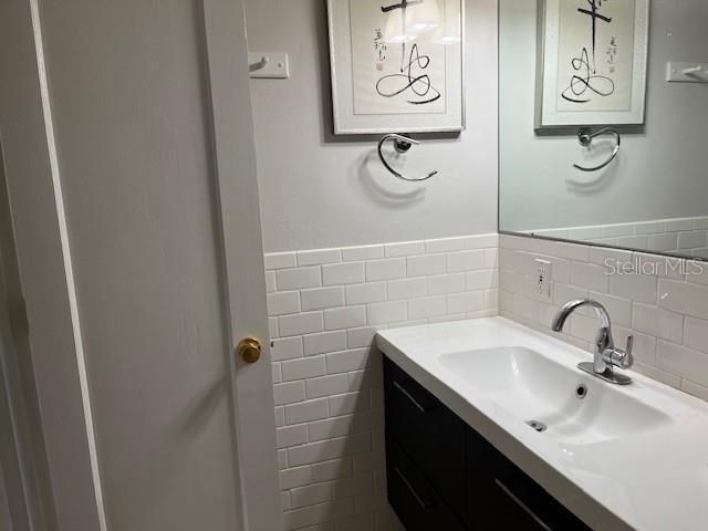 合同活跃: $169,000 (1 贝兹, 1 浴室, 1060 平方英尺)