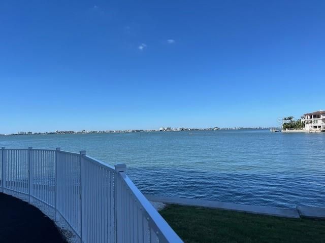 合同活跃: $169,000 (1 贝兹, 1 浴室, 1060 平方英尺)