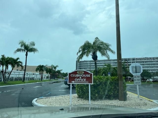 合同活跃: $169,000 (1 贝兹, 1 浴室, 1060 平方英尺)