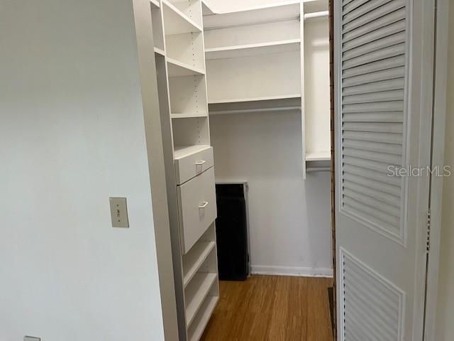 合同活跃: $169,000 (1 贝兹, 1 浴室, 1060 平方英尺)