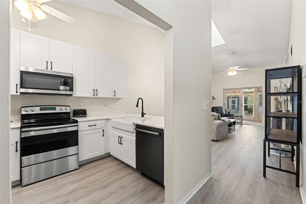 Activo con contrato: $199,900 (2 camas, 2 baños, 1072 Pies cuadrados)