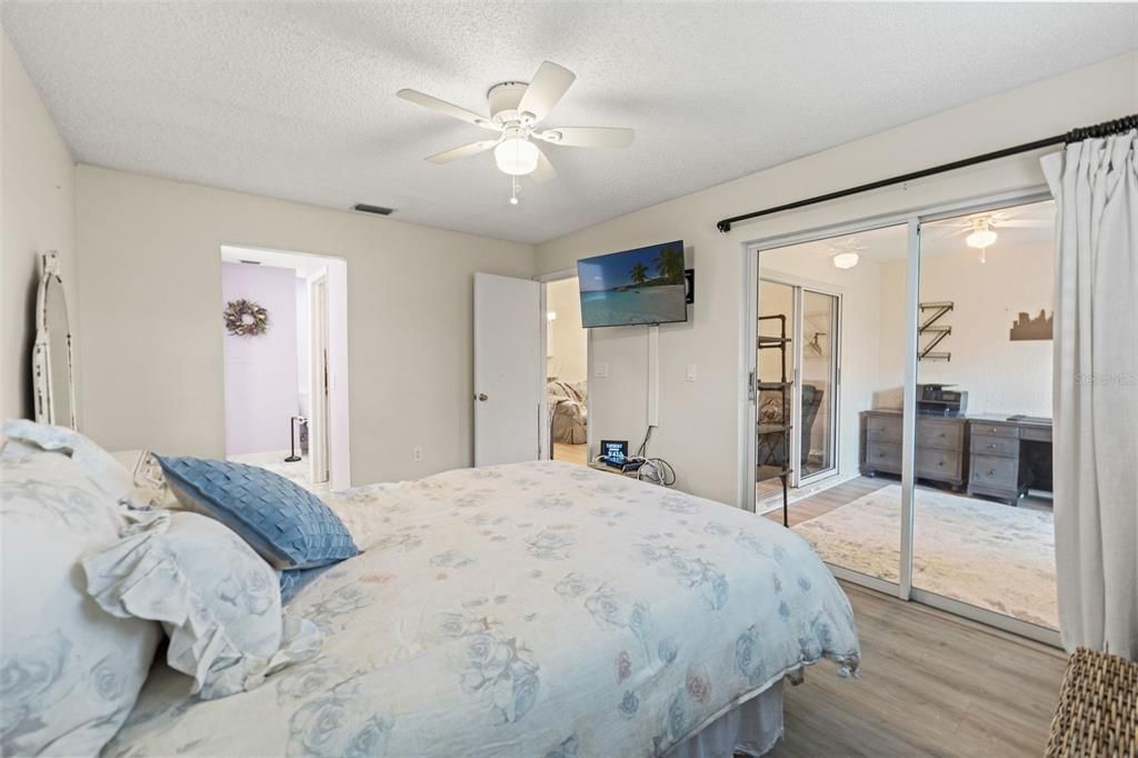 Activo con contrato: $199,900 (2 camas, 2 baños, 1072 Pies cuadrados)