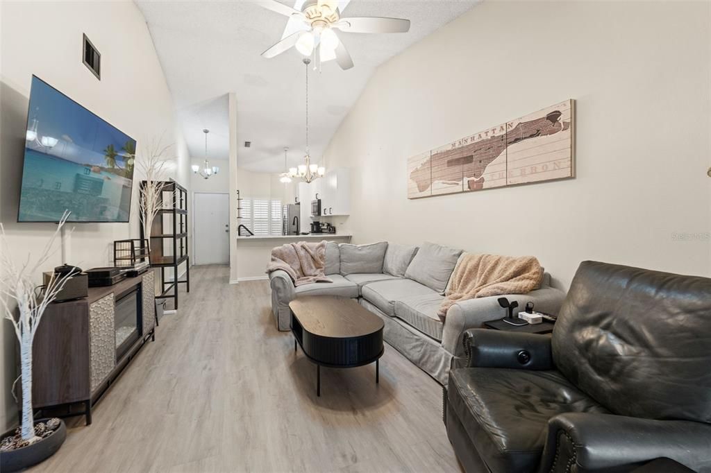 Activo con contrato: $199,900 (2 camas, 2 baños, 1072 Pies cuadrados)