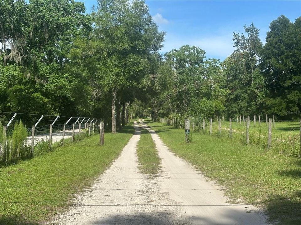 На продажу: $119,900 (3.69 acres)