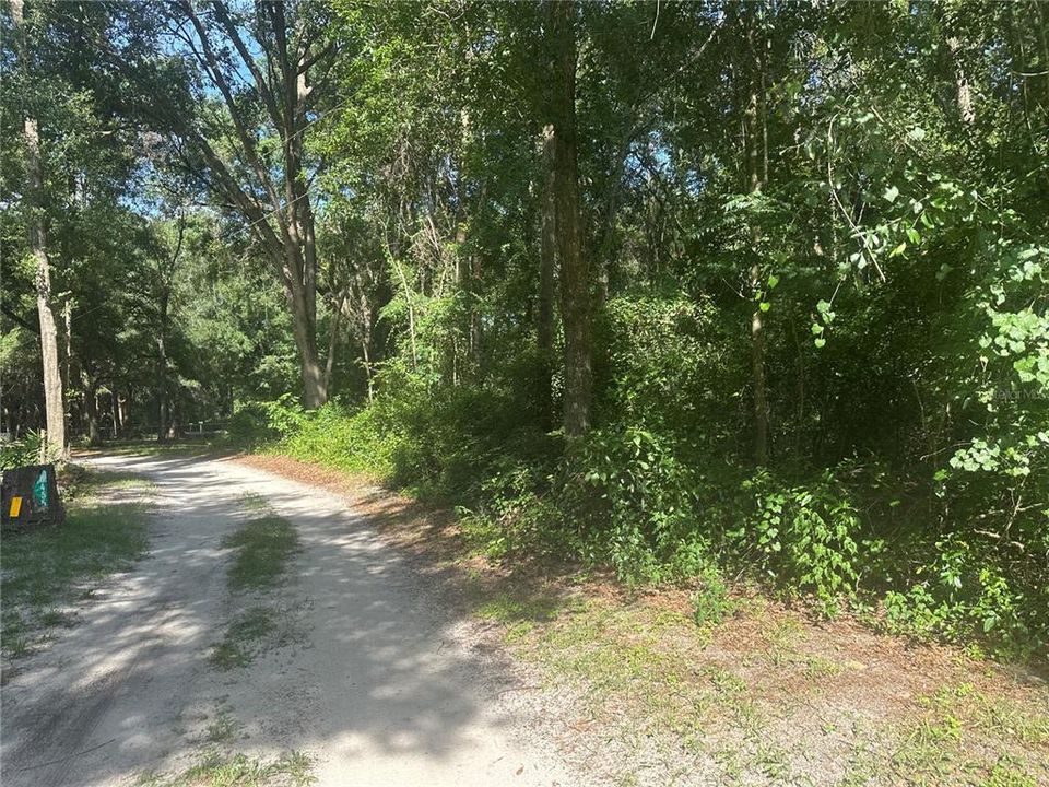 На продажу: $119,900 (3.69 acres)