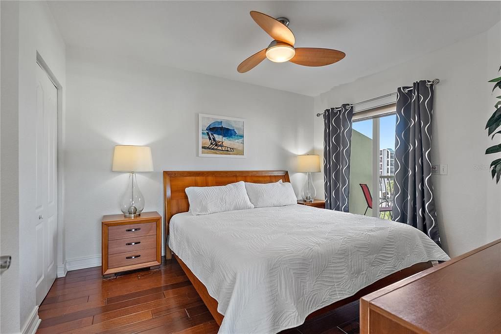 待售: $525,000 (2 贝兹, 2 浴室, 914 平方英尺)