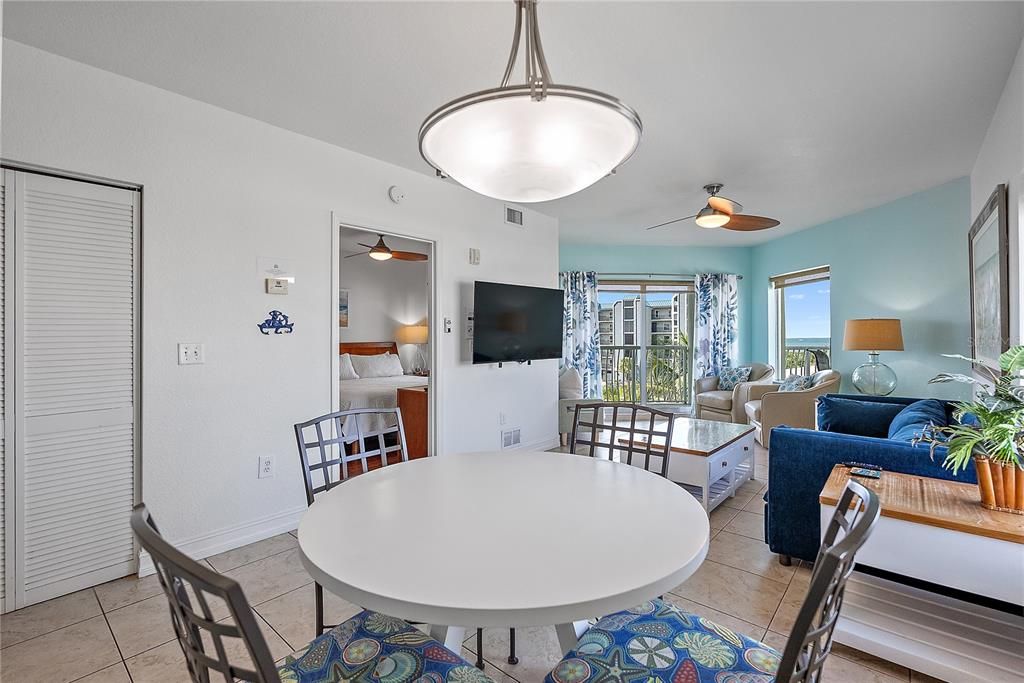 待售: $525,000 (2 贝兹, 2 浴室, 914 平方英尺)