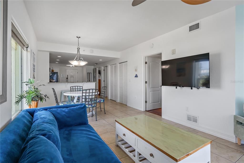 待售: $525,000 (2 贝兹, 2 浴室, 914 平方英尺)