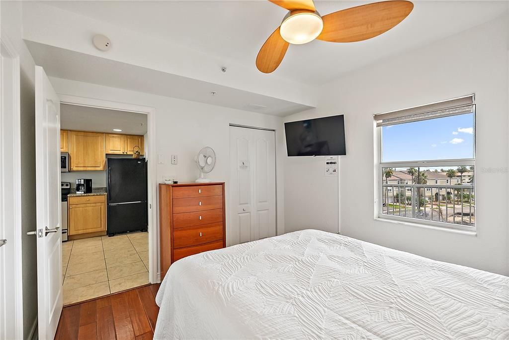 待售: $525,000 (2 贝兹, 2 浴室, 914 平方英尺)