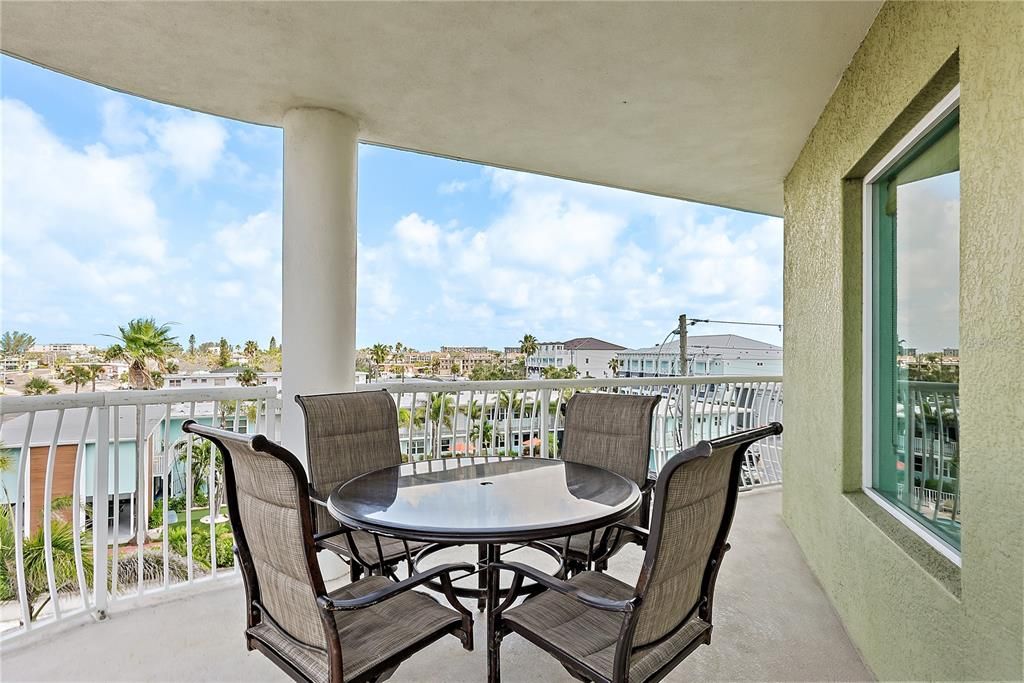 待售: $525,000 (2 贝兹, 2 浴室, 914 平方英尺)