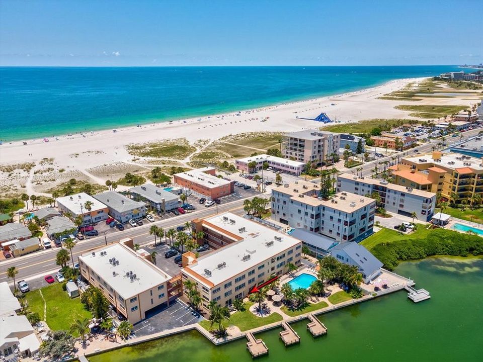 待售: $398,000 (1 贝兹, 1 浴室, 798 平方英尺)