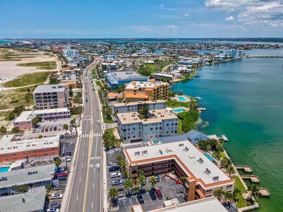 待售: $398,000 (1 贝兹, 1 浴室, 798 平方英尺)