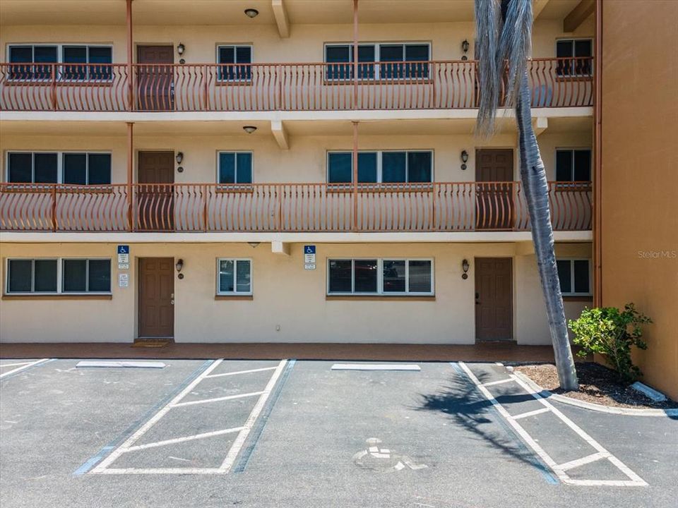 待售: $398,000 (1 贝兹, 1 浴室, 798 平方英尺)