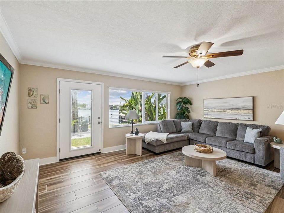 待售: $398,000 (1 贝兹, 1 浴室, 798 平方英尺)