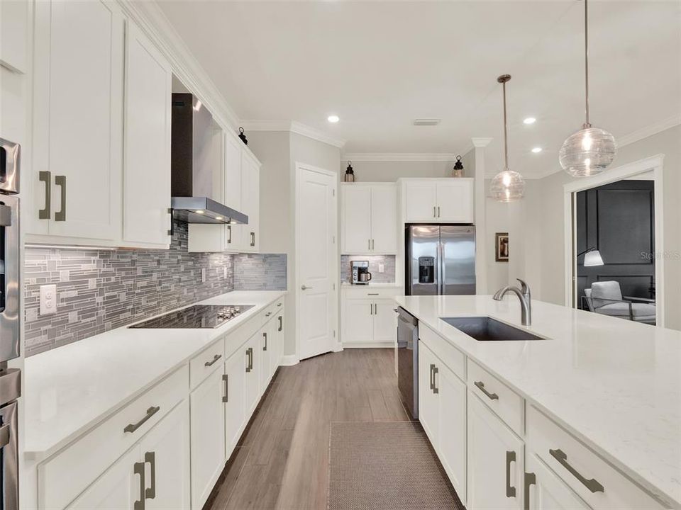 En Venta: $659,900 (4 camas, 3 baños, 2614 Pies cuadrados)