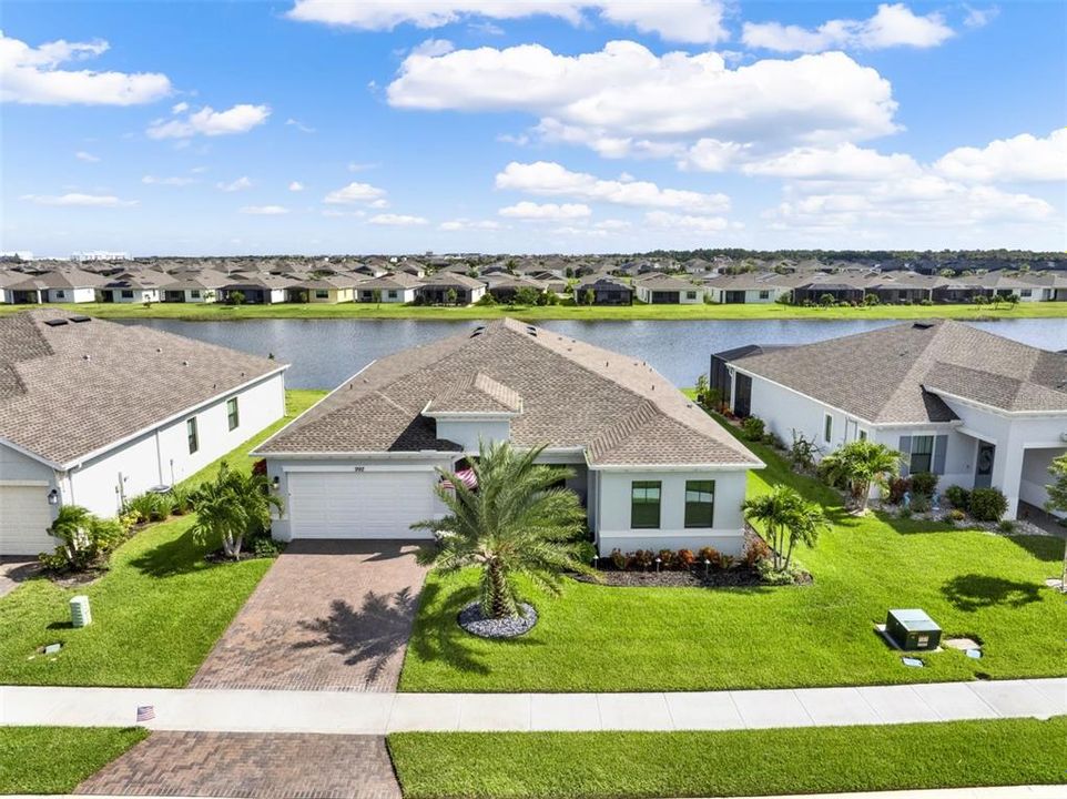 En Venta: $659,900 (4 camas, 3 baños, 2614 Pies cuadrados)