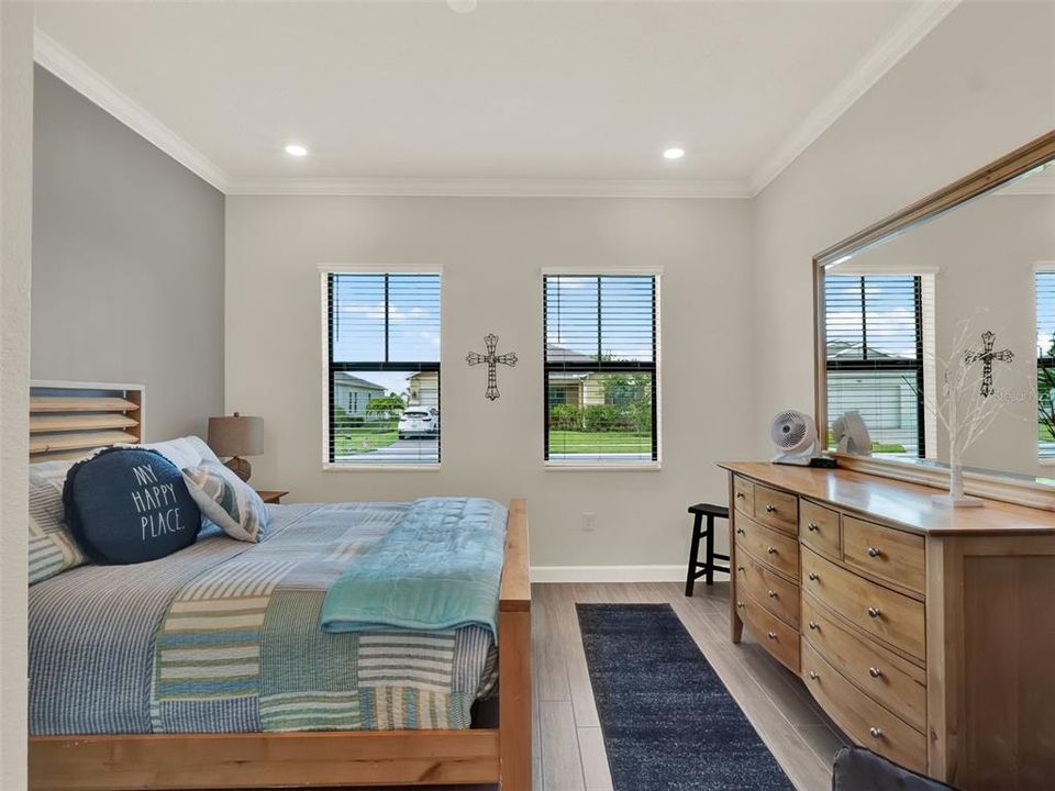 En Venta: $659,900 (4 camas, 3 baños, 2614 Pies cuadrados)