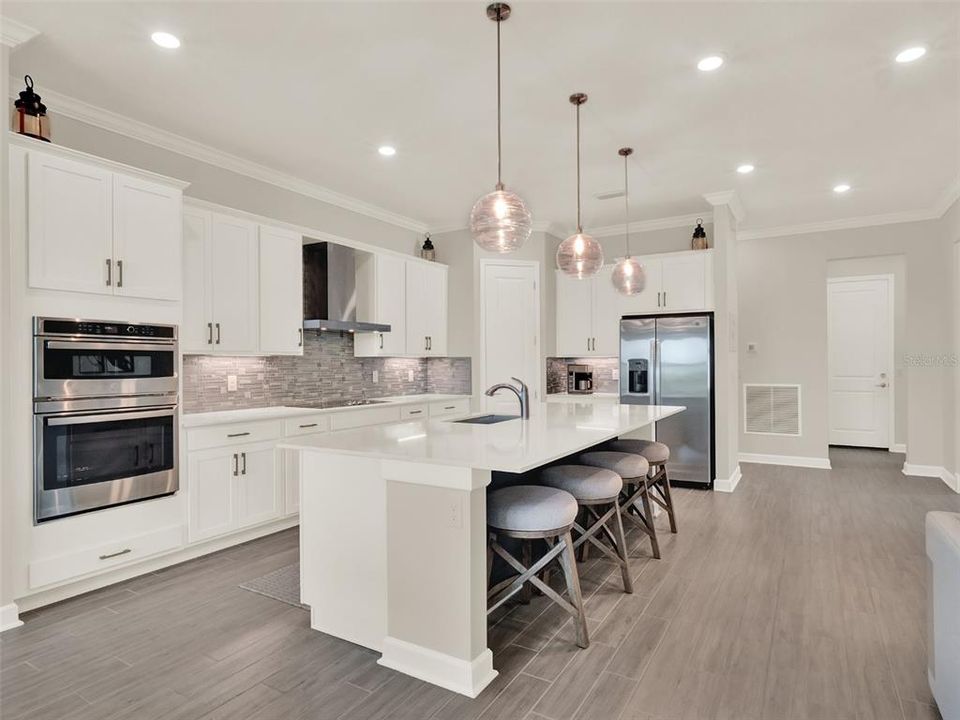 En Venta: $659,900 (4 camas, 3 baños, 2614 Pies cuadrados)