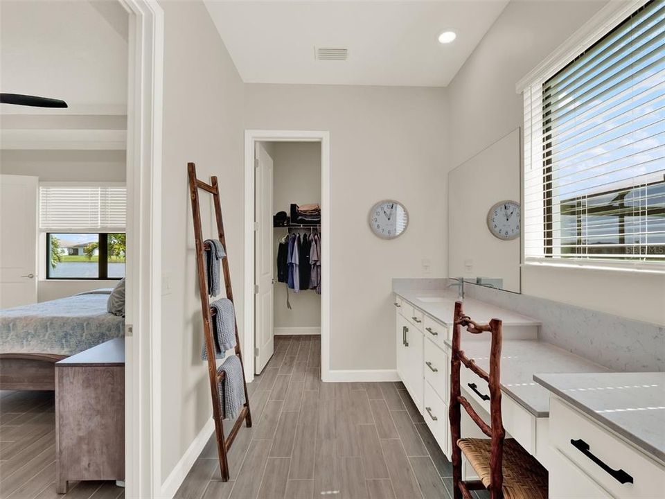 En Venta: $659,900 (4 camas, 3 baños, 2614 Pies cuadrados)