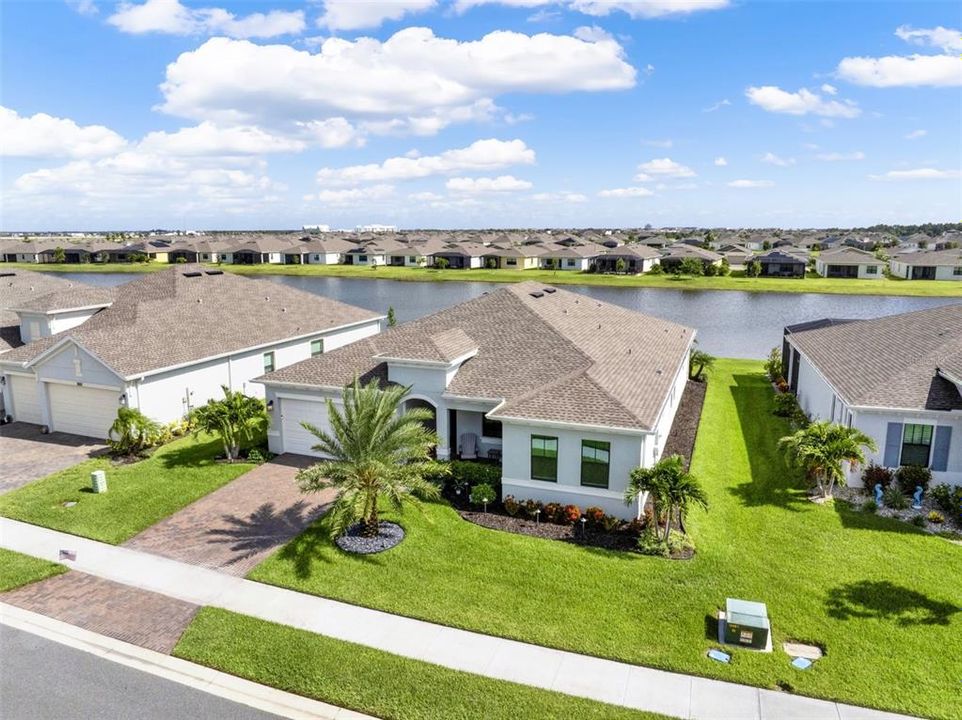 En Venta: $659,900 (4 camas, 3 baños, 2614 Pies cuadrados)