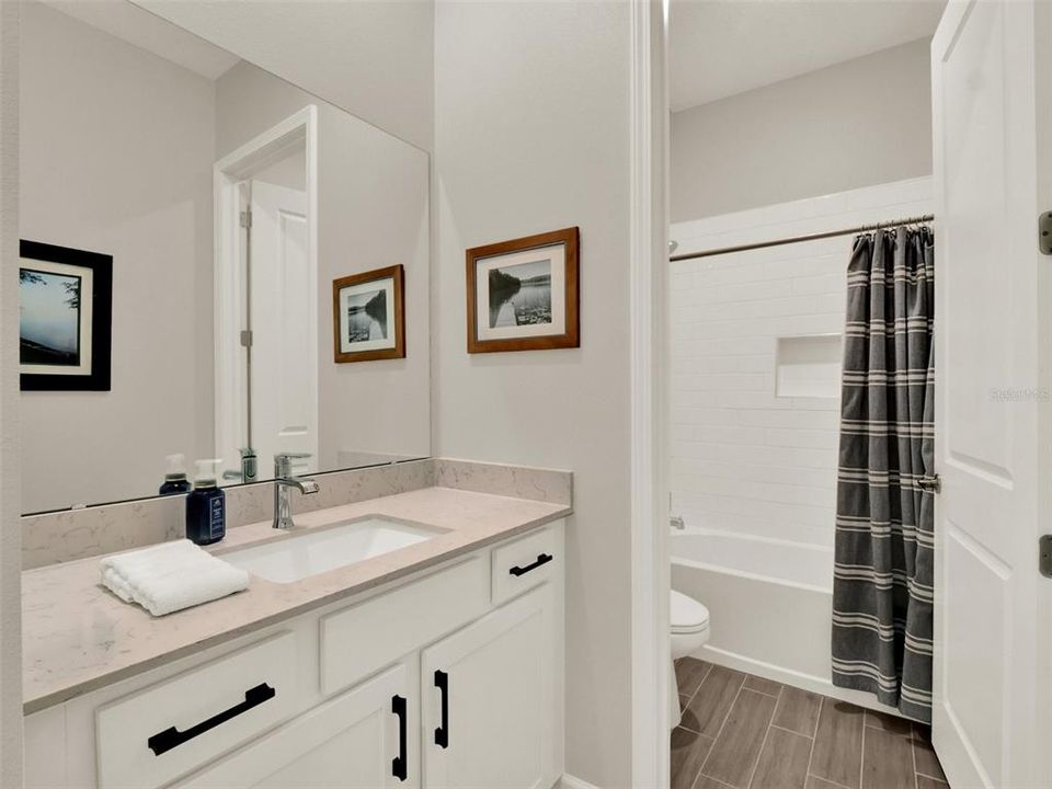 En Venta: $659,900 (4 camas, 3 baños, 2614 Pies cuadrados)