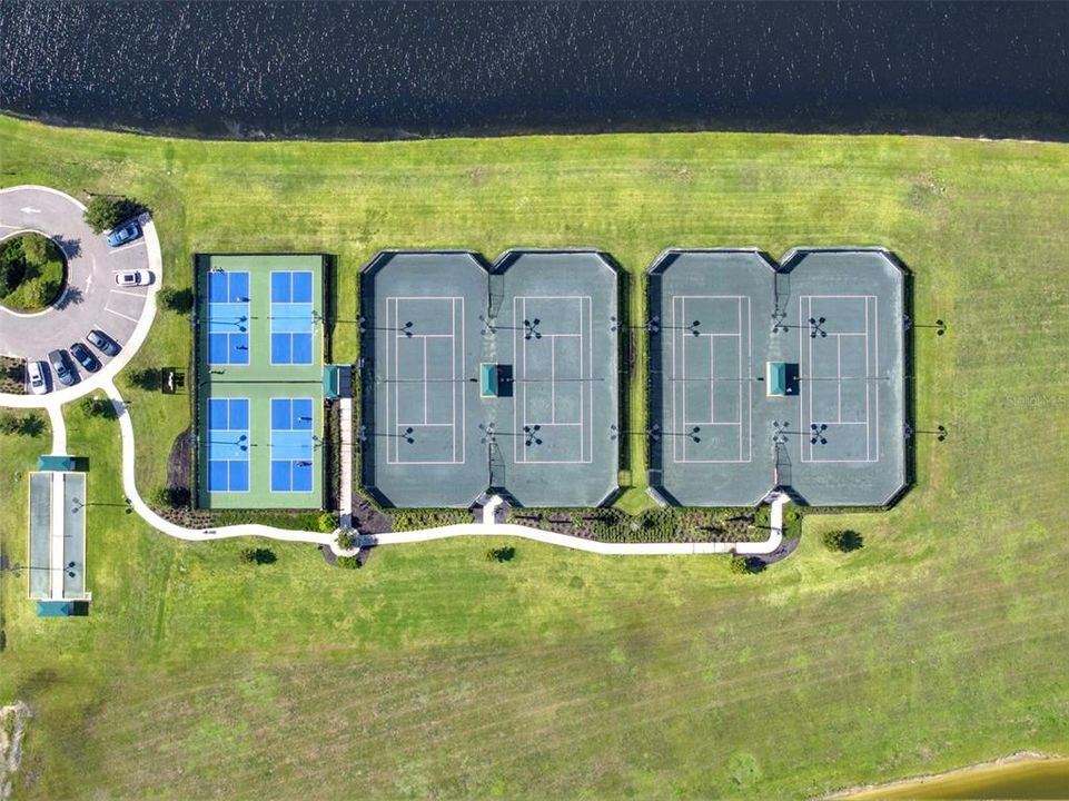 En Venta: $659,900 (4 camas, 3 baños, 2614 Pies cuadrados)