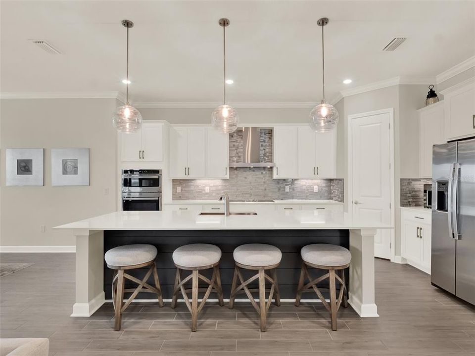 En Venta: $659,900 (4 camas, 3 baños, 2614 Pies cuadrados)