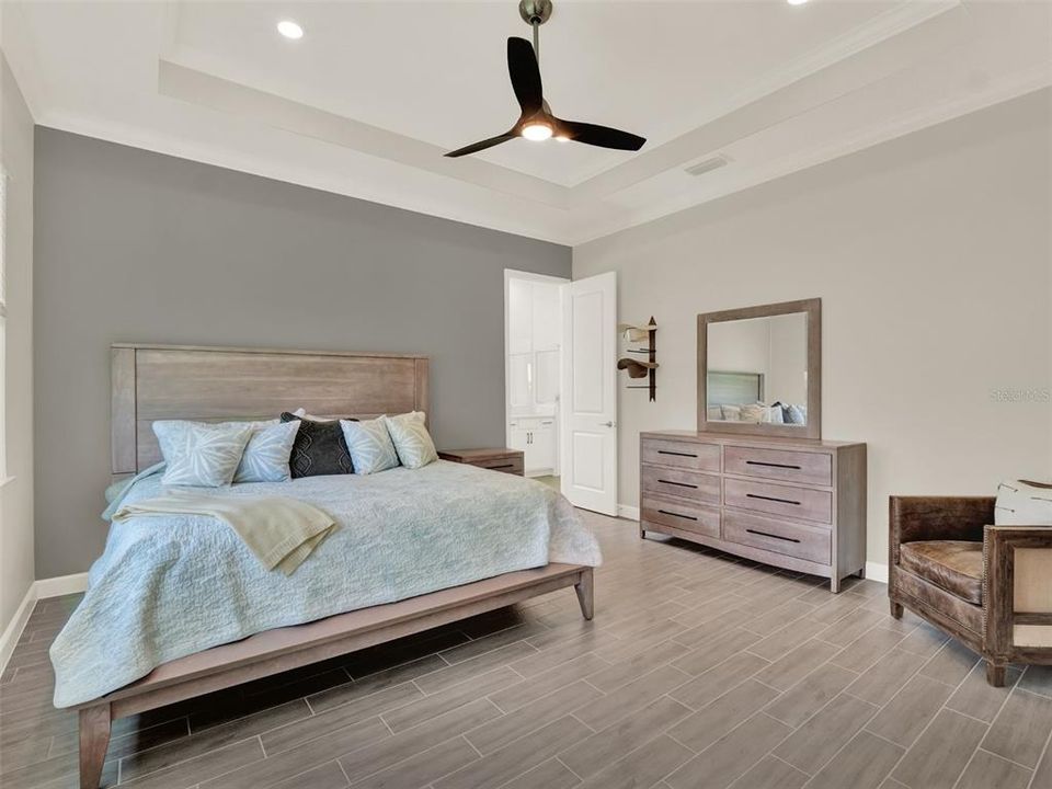 En Venta: $659,900 (4 camas, 3 baños, 2614 Pies cuadrados)