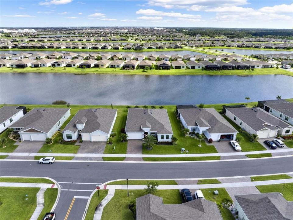 En Venta: $659,900 (4 camas, 3 baños, 2614 Pies cuadrados)