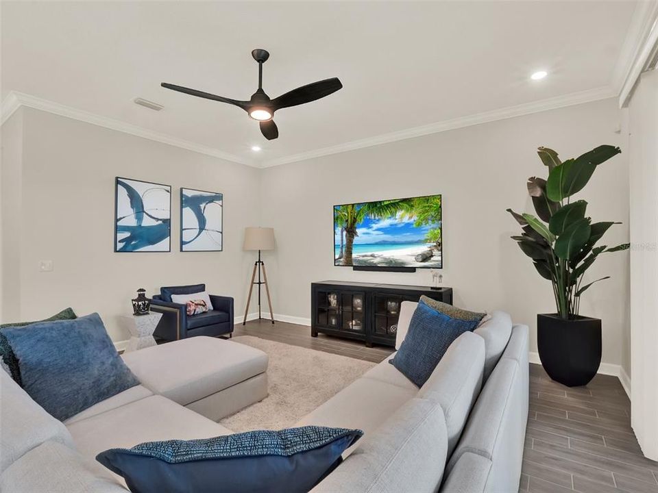 En Venta: $659,900 (4 camas, 3 baños, 2614 Pies cuadrados)