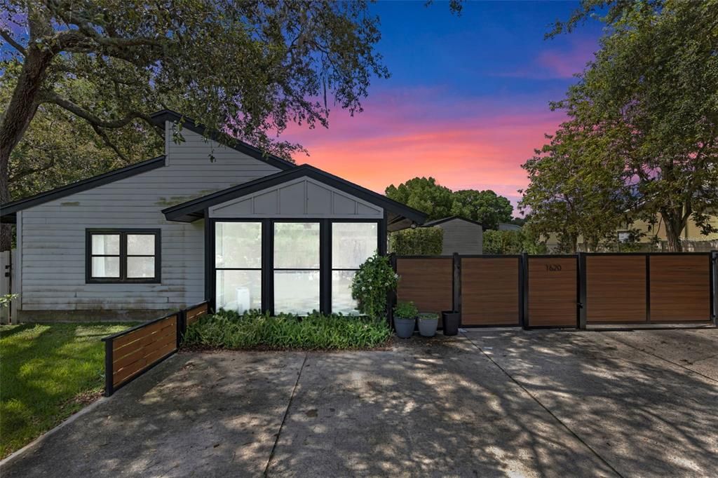 Activo con contrato: $675,000 (3 camas, 4 baños, 1984 Pies cuadrados)