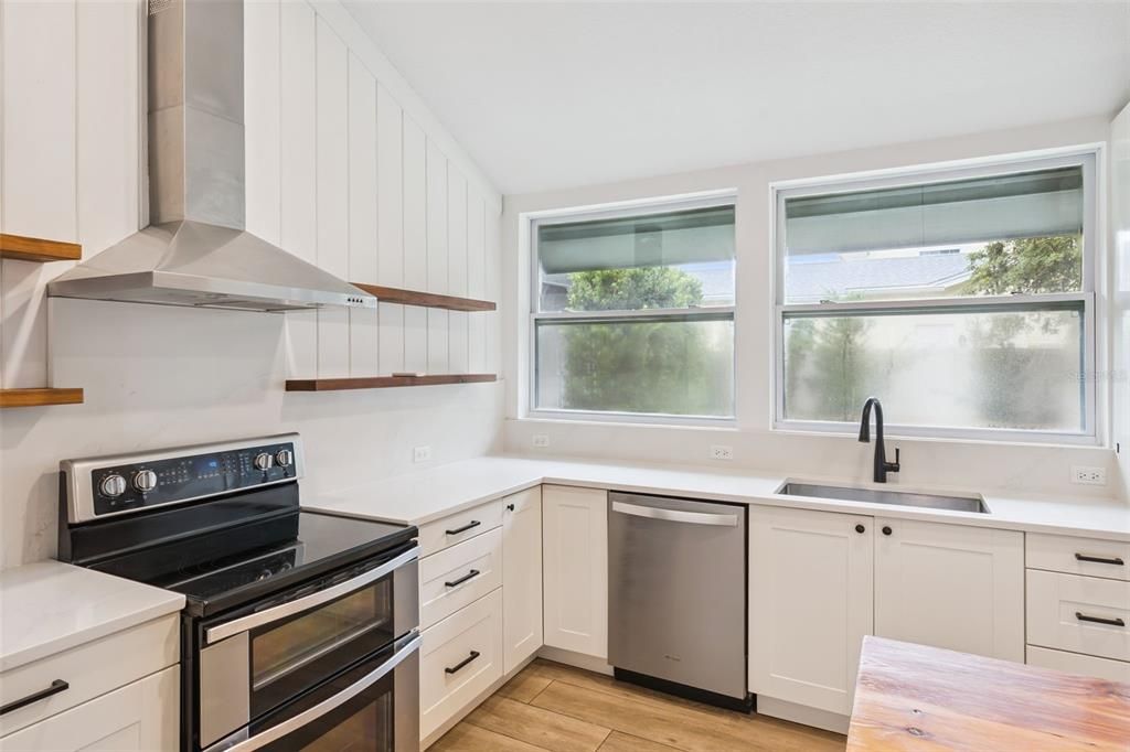 Activo con contrato: $675,000 (3 camas, 4 baños, 1984 Pies cuadrados)