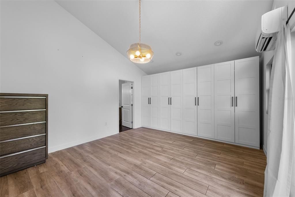 Activo con contrato: $675,000 (3 camas, 4 baños, 1984 Pies cuadrados)