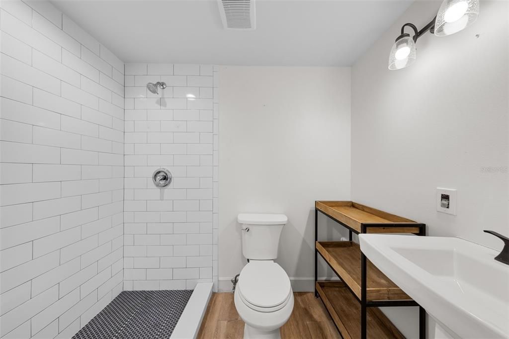 Activo con contrato: $675,000 (3 camas, 4 baños, 1984 Pies cuadrados)