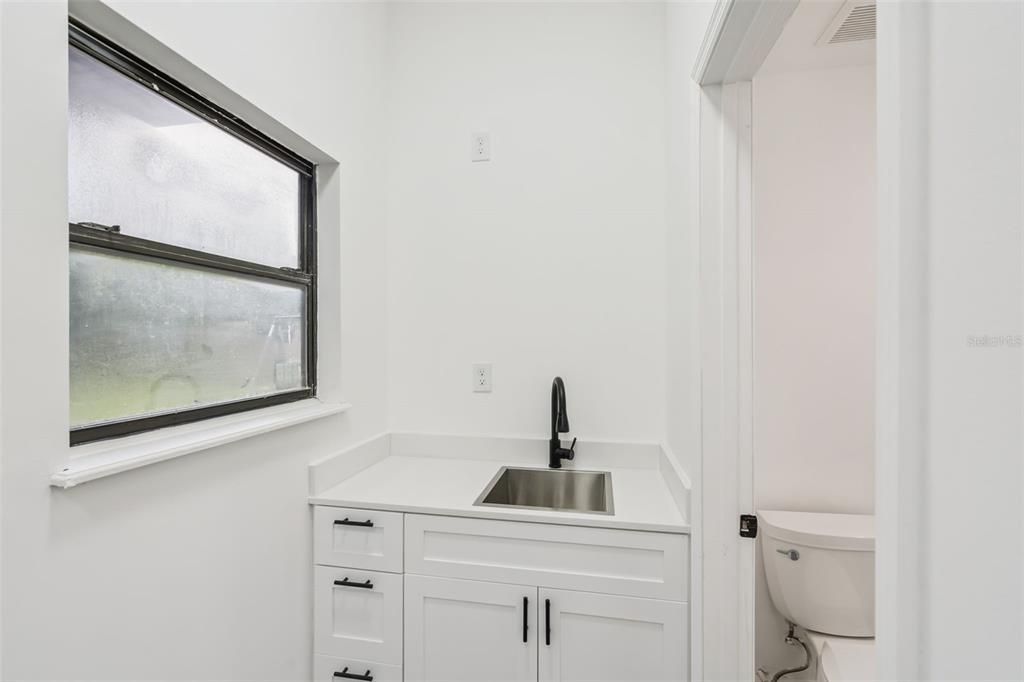 Activo con contrato: $675,000 (3 camas, 4 baños, 1984 Pies cuadrados)