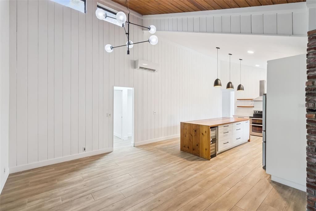 Activo con contrato: $675,000 (3 camas, 4 baños, 1984 Pies cuadrados)