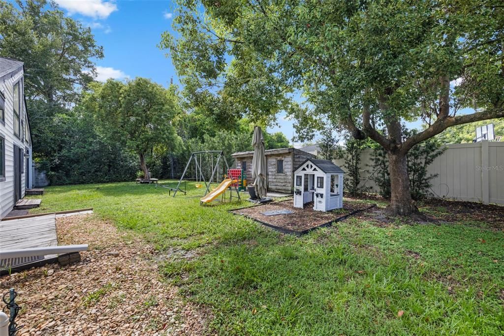 Activo con contrato: $675,000 (3 camas, 4 baños, 1984 Pies cuadrados)