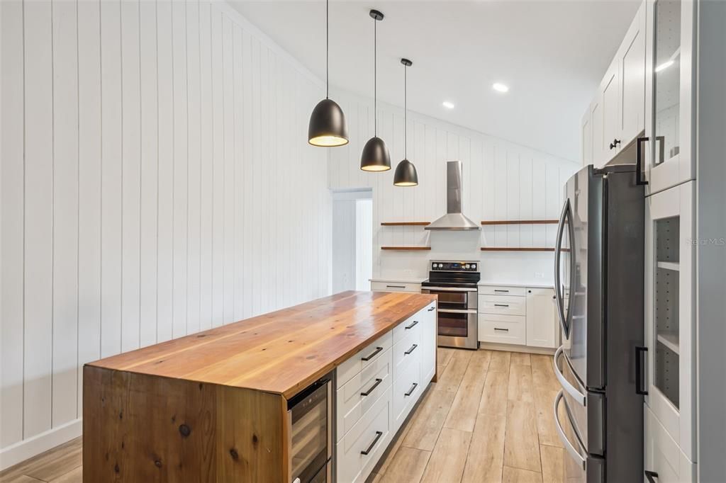 Activo con contrato: $675,000 (3 camas, 4 baños, 1984 Pies cuadrados)