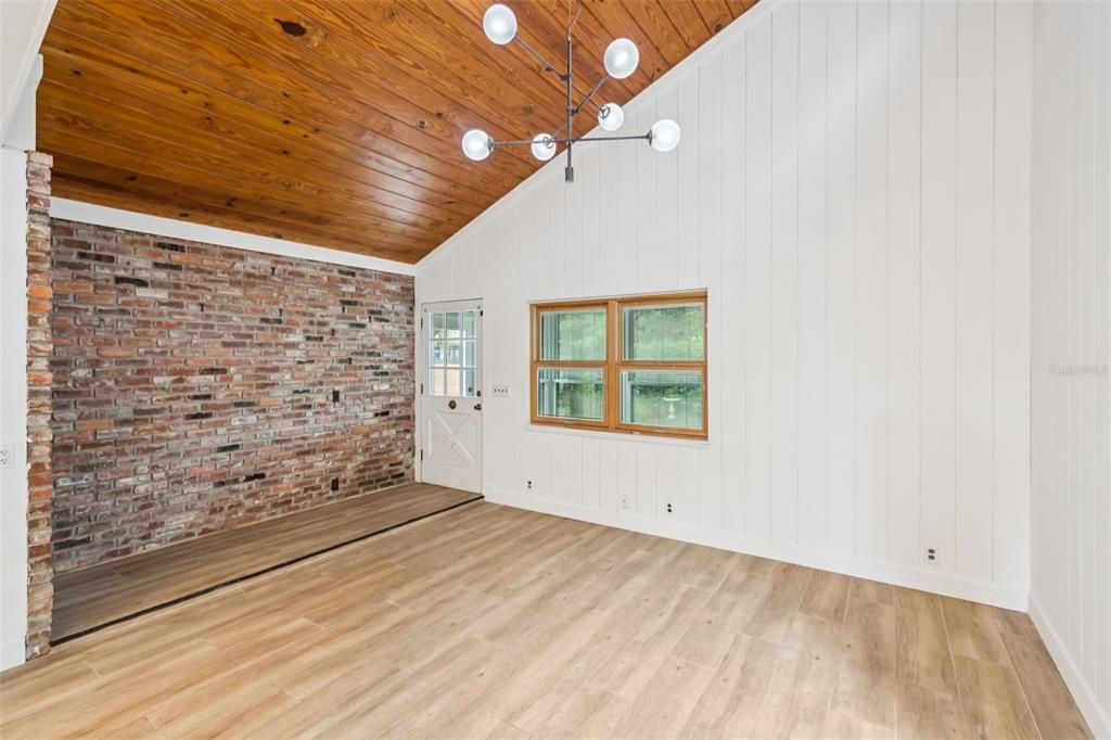 Activo con contrato: $675,000 (3 camas, 4 baños, 1984 Pies cuadrados)