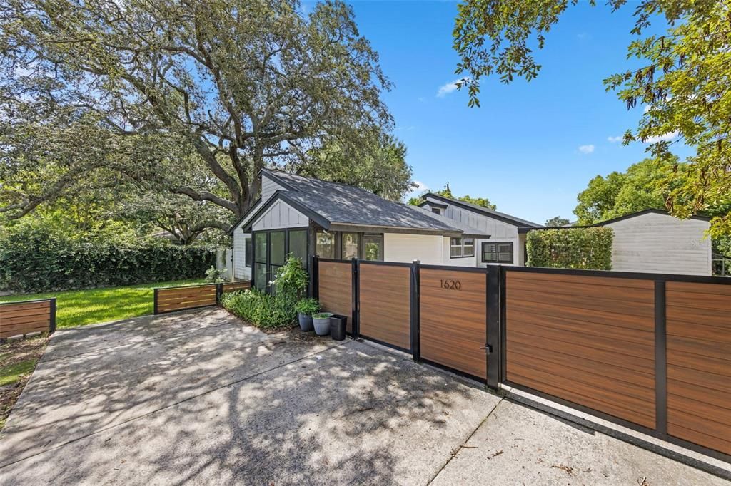 Activo con contrato: $675,000 (3 camas, 4 baños, 1984 Pies cuadrados)