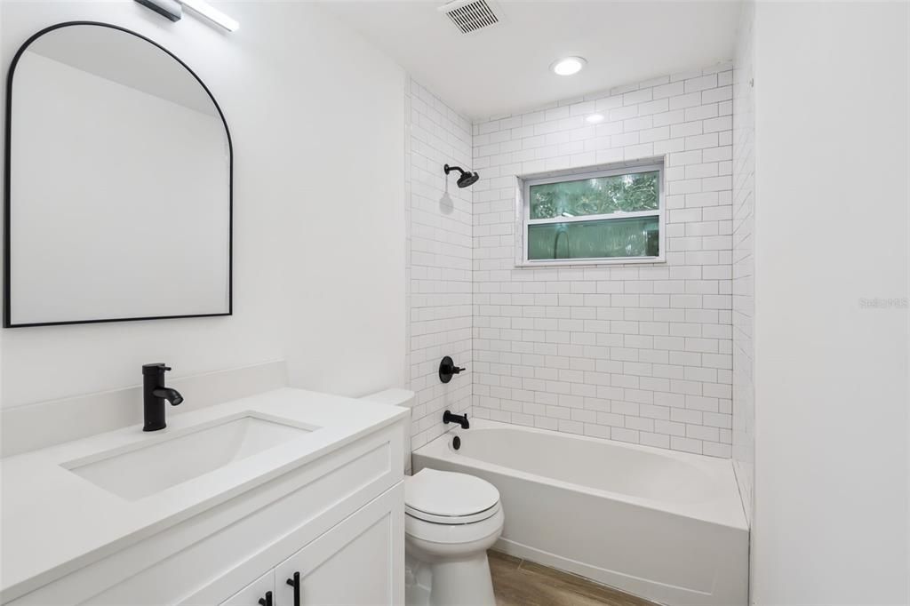 Activo con contrato: $675,000 (3 camas, 4 baños, 1984 Pies cuadrados)