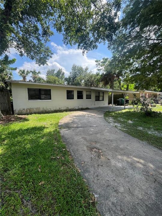 最近售出: $165,000 (3 贝兹, 1 浴室, 858 平方英尺)