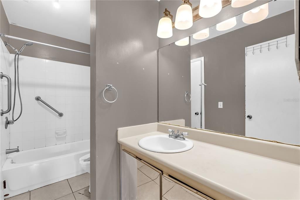 Activo con contrato: $125,000 (1 camas, 1 baños, 742 Pies cuadrados)